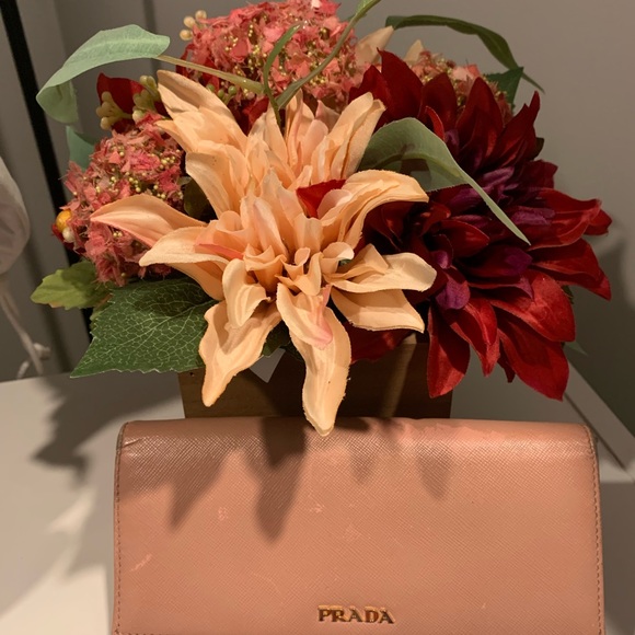 PRADA Pink Saffiano Lux Leather Metal Bar Flap Continental Wallet - Picture 2 of 8